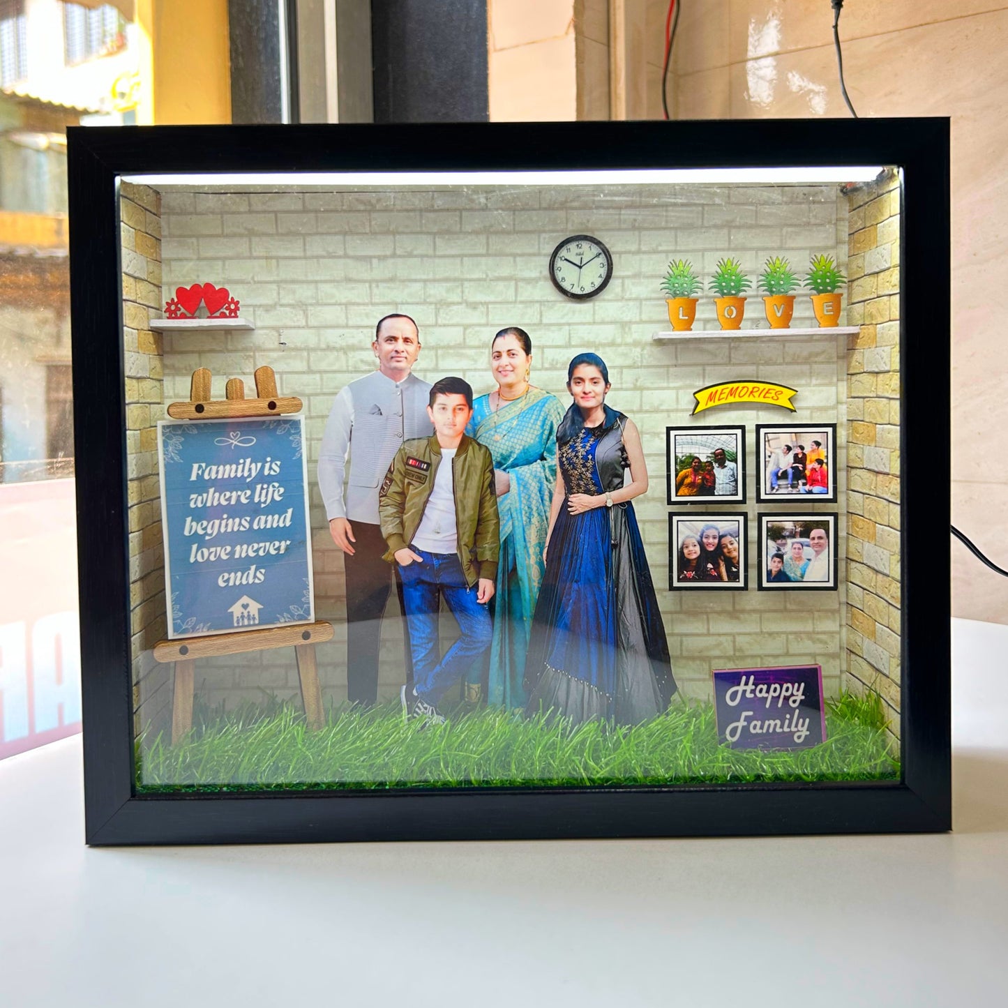 3D Family Miniature Frame