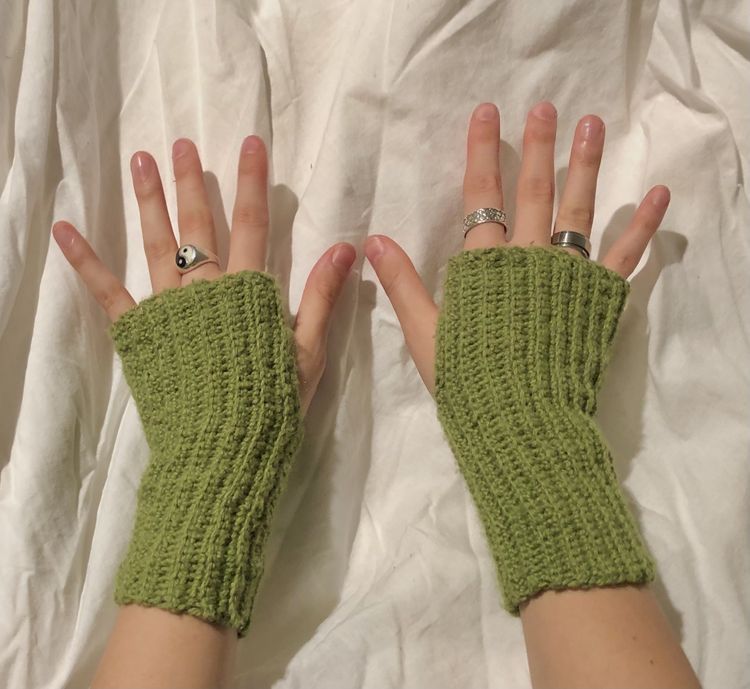 Crochet Fingerless Hand Gloves