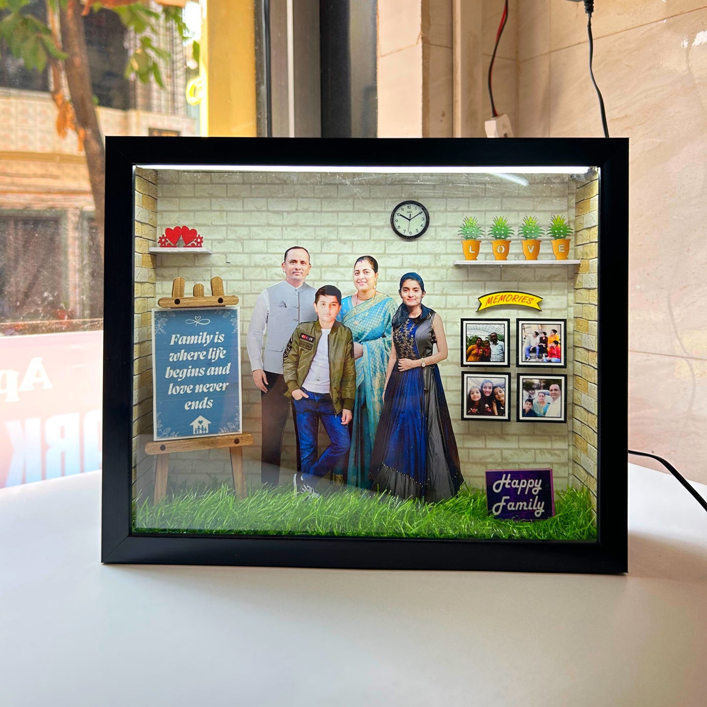 3D Family Miniature Frame