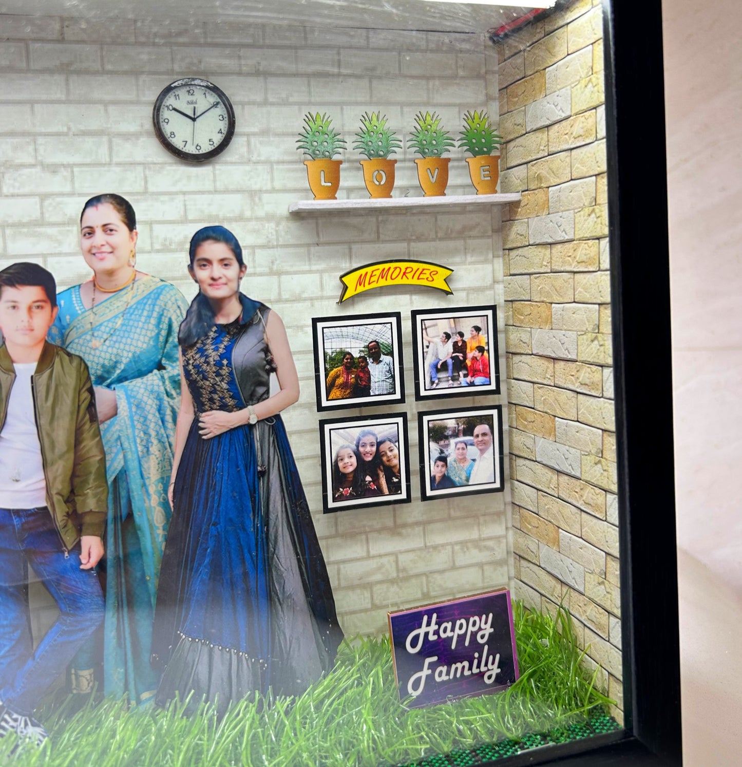 3D Family Miniature Frame